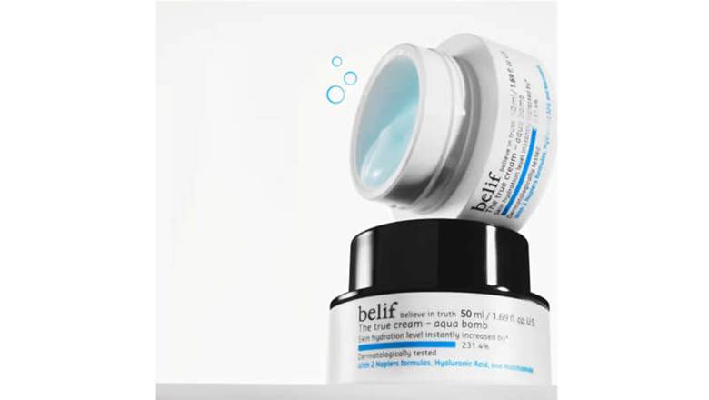 Water-based gel moisturizer for breathable hydration without clogging pores